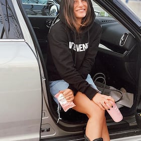 Ludovica Valli sensuale su Instagram: gli scatti dell'ex tronista di Uomini e Donne 1