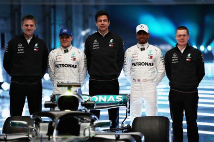 La Mercedes esce allo scoperto: ecco le foto della nuova W09 7