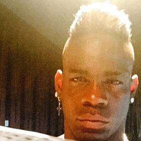 Mario Balotelli e Raffaella Fico, passione al mare 6