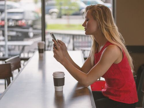 Lo studio: usare i social può aumentare depressione e solitudine