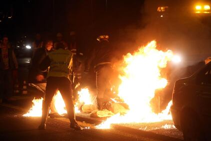 Monza, imprenditore protesta dandosi fuoco 8
