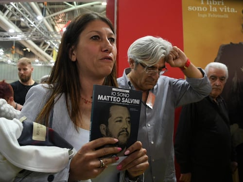 Squadrismo al salone del libro: così vogliono zittire la Giannini
