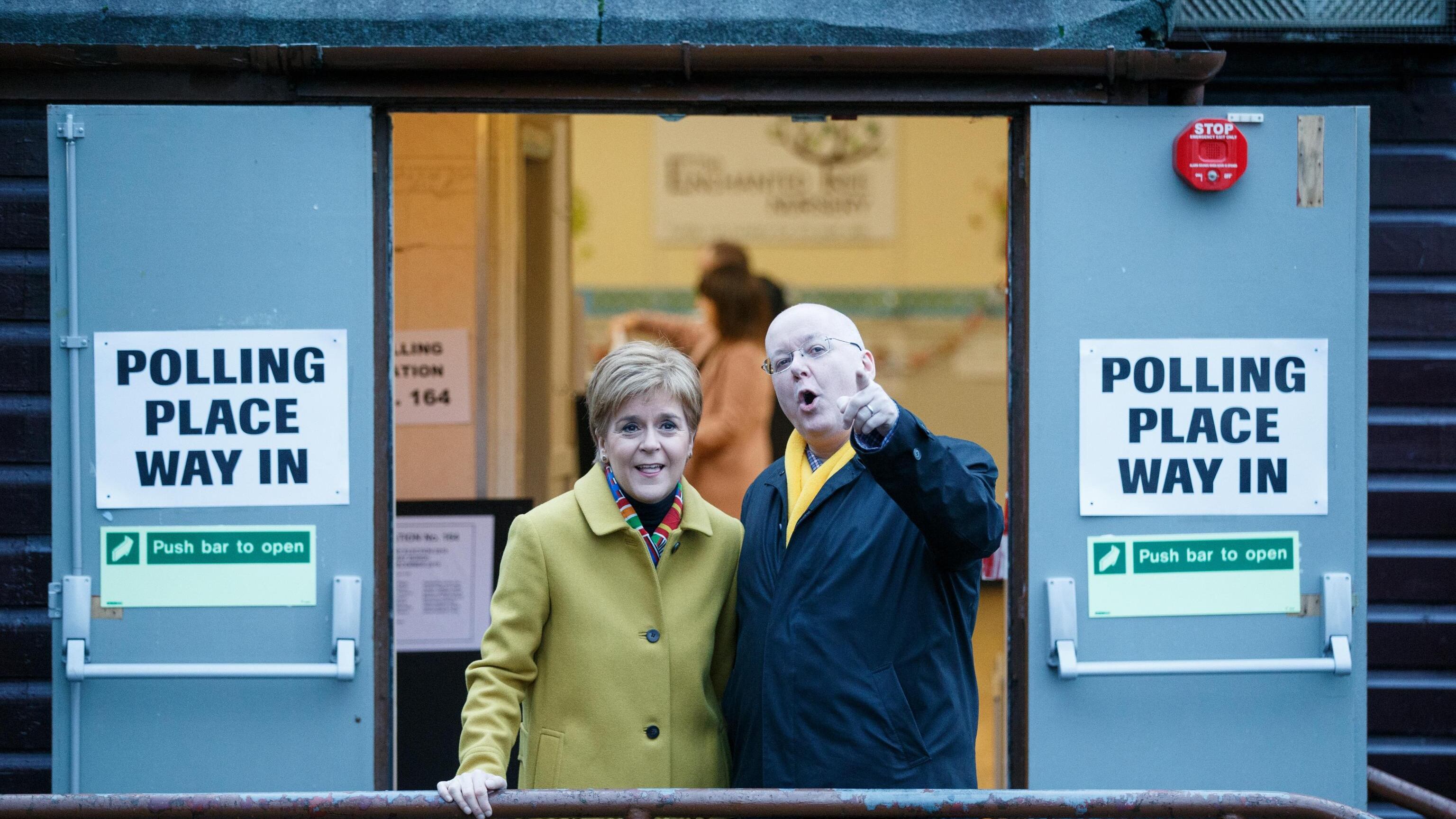 Sturgeon, addio e dubbi. Arrestato il marito Peter. Indipendentisti in crisi