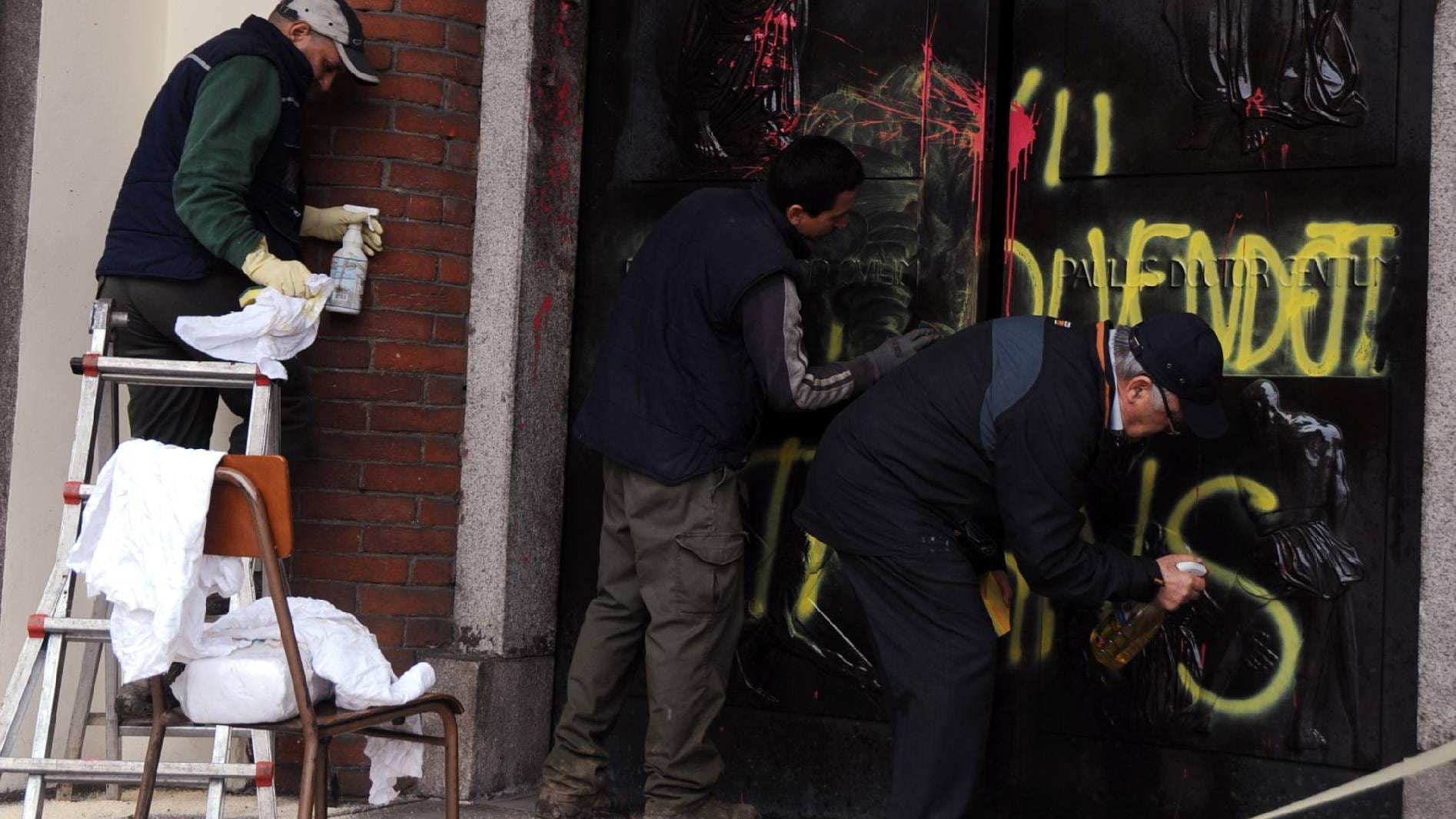 Writer senza più religione: ancora una chiesa sfregiata