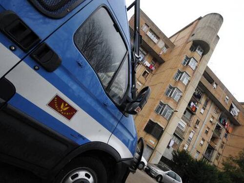 Minaccia di gettare bombola gas, arrestato un tunisino a Milano