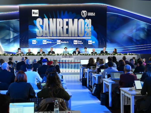 Sanremo 2026, share da record. Ospite Bianca Balti, Conti: “La serata cover è la festa per eccellenza”
