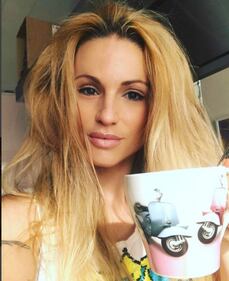 Michelle Hunziker, sfida di baci con Belen Rodriguez 18