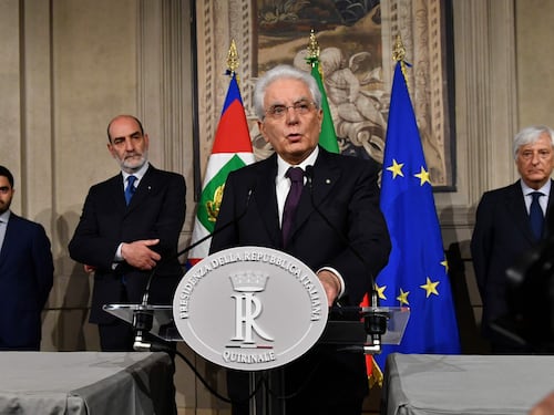 Mattarella: "I migranti sono i nuovi schiavi. Non dobbiamo guardare altrove"
