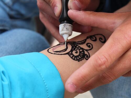 Tatuaggi in spiaggia: possono essere pericolosi