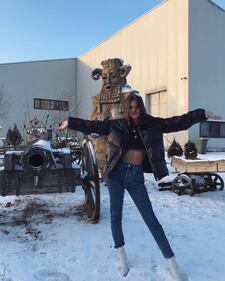 Emily Ratajkoswki, nudo totale sui social 13