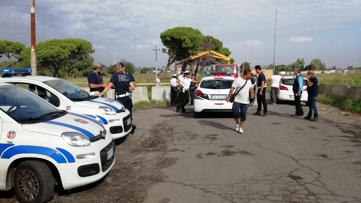 Blitz nel campo rom de La Barbuta: sequestri connessi al traffico di rifiuti tossici