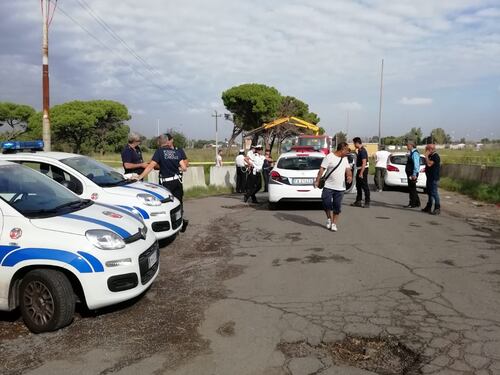 Blitz nel campo rom de La Barbuta: sequestri connessi al traffico di rifiuti tossici