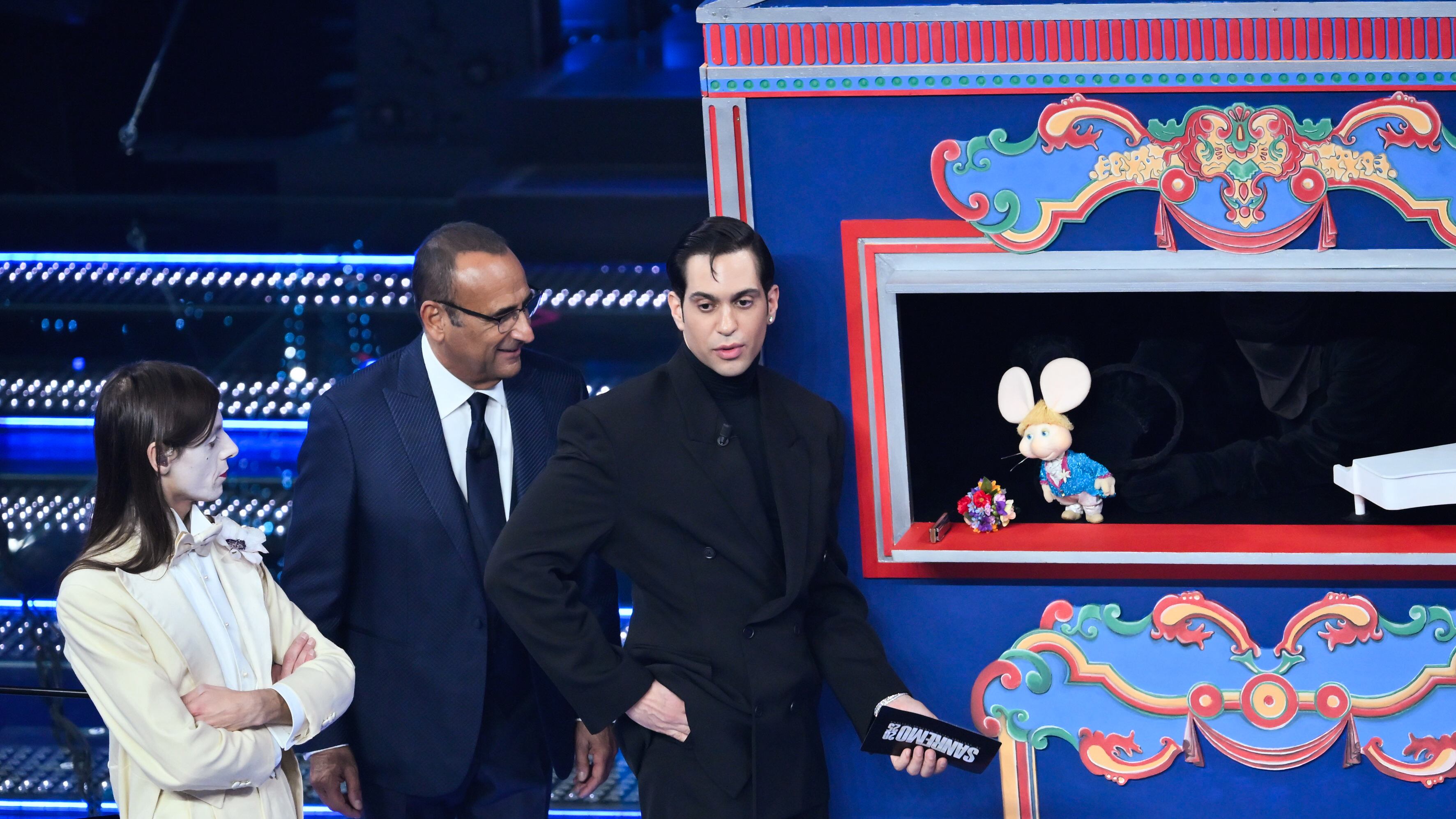 "Improperi blasfemi". Lucio Corsi s'infuria con Conti e Topo Gigio: cosa è successo a Sanremo