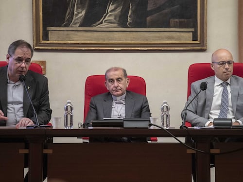 Delpini: "Crescono le offerte in chiesa. Nell'8x1000 lo Stato ci fa concorrenza"