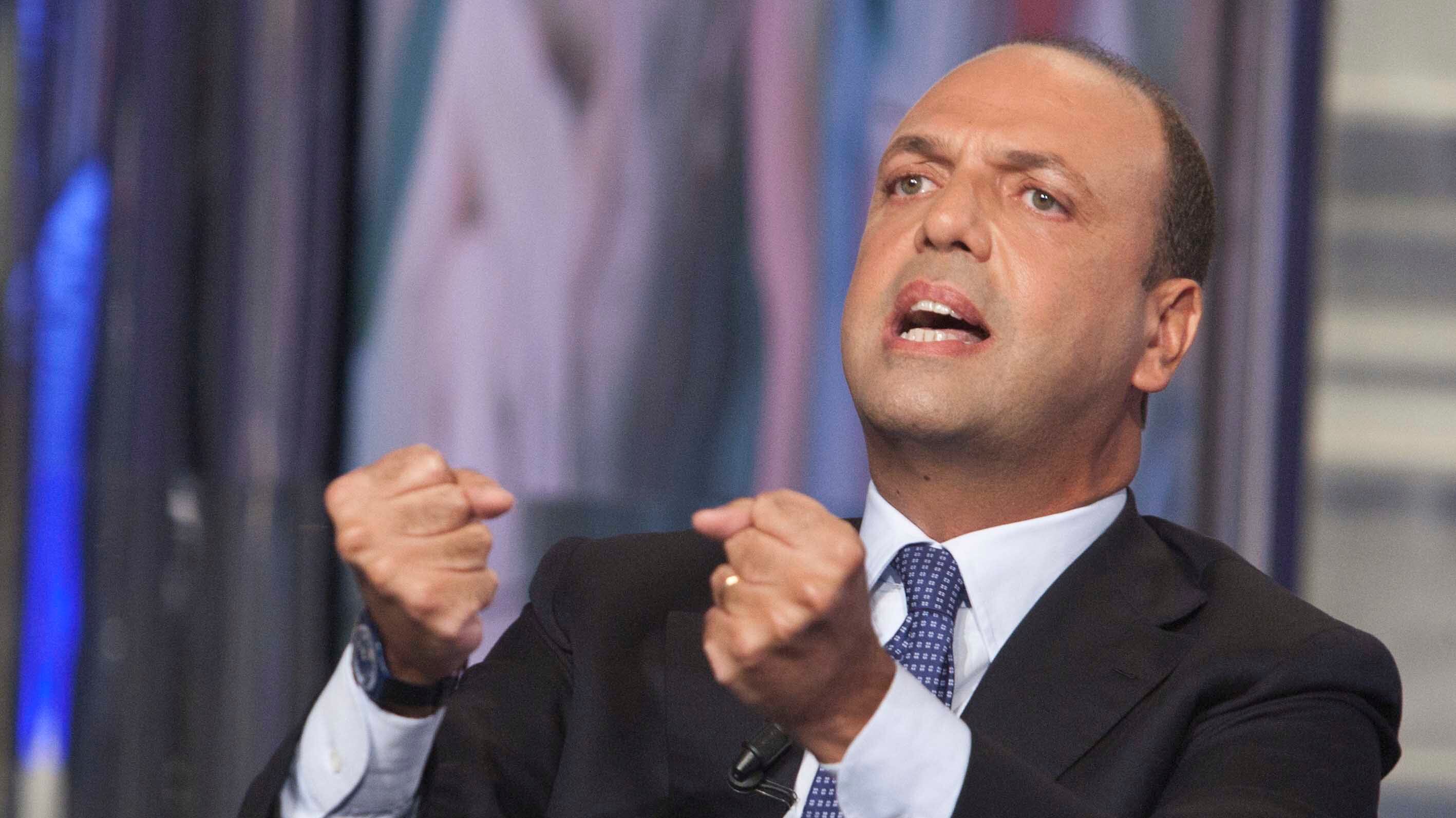 Se Alfano "dà i numeri" sull'emergenza clandestini