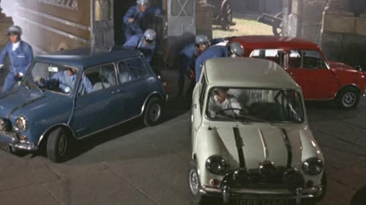 La Mini Cooper, Dio salvi la regina dalla piccolina più incantevole che c'è