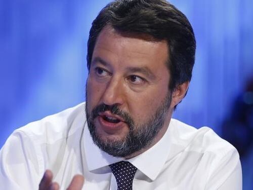 "Vergogna", "Non hai studiato". Ed è "rissa" Azzolina-Salvini