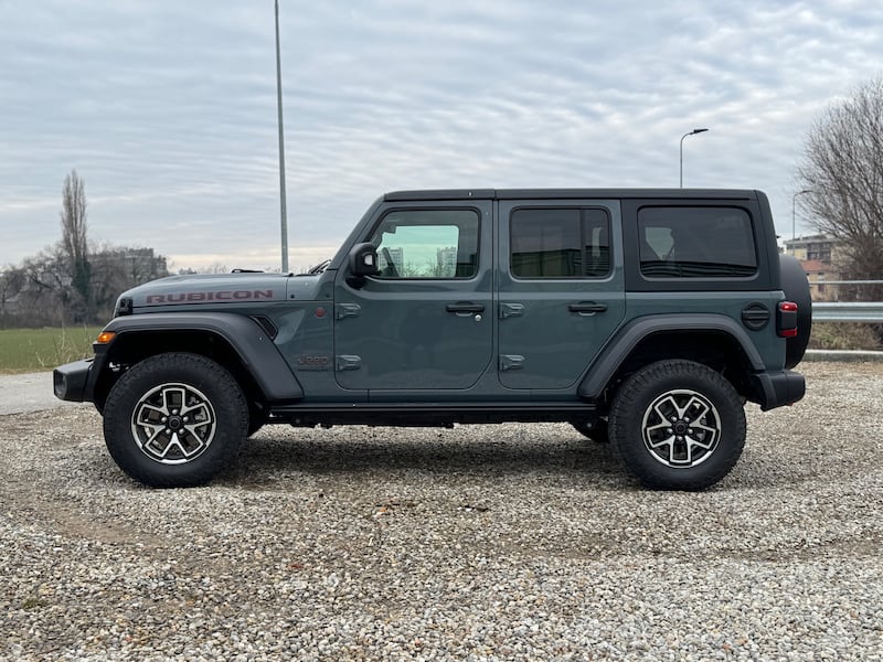 Jeep Wrangler Rubicon 2025: la gallery del 2.0 turbo benzina 8