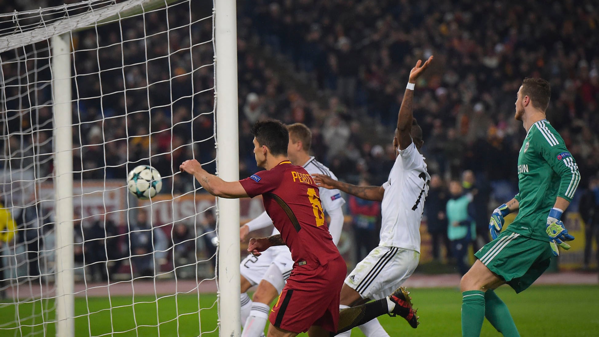 Roma col minimo sforzo. E un gol di Perotti le fa vincere il girone