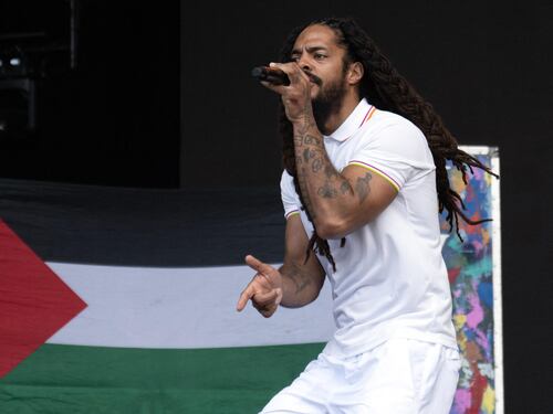 "Morte all'Idf!". Lo slogan odioso del gruppo rock
