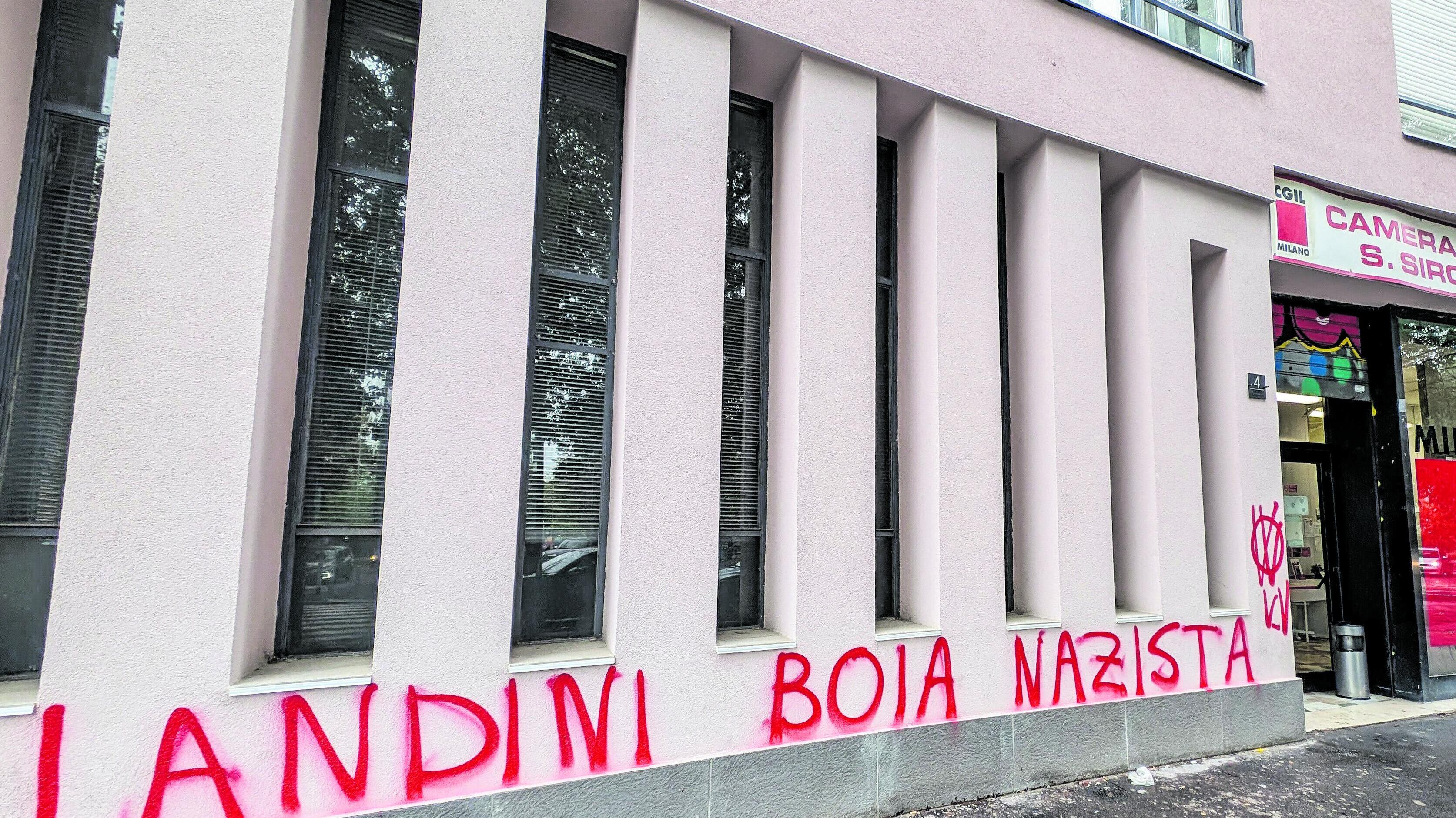 Scritte contro Landini: "Boia nazista". La firma sui muri della Cgil è dei No vax