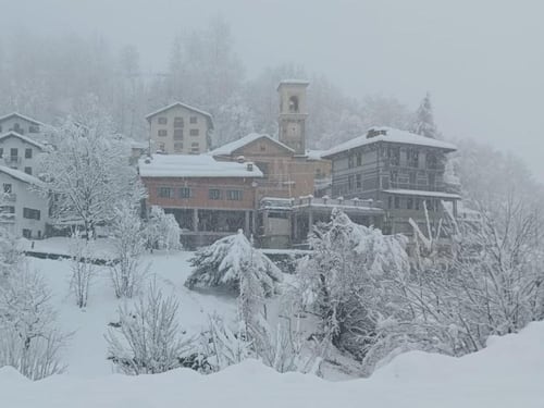 Migliaia di isolati per la neve. Morto un 16enne