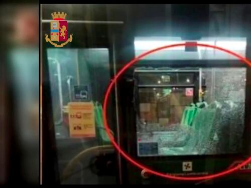 Otto minori nei guai, assalto al bus armati di estintori rubati alle Nord