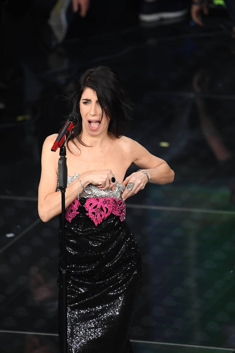 Sanremo, la mossa sexi di Giorgia per non perdere l'abito 5