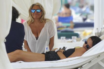 Mara Venier, la "signora della domenica" compie 65 anni 8