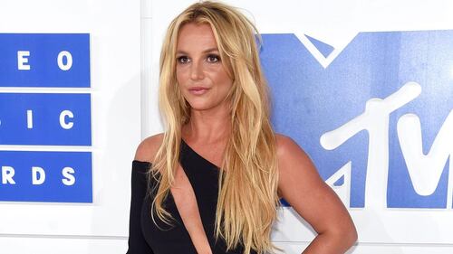 Britney Spears, pittrice hot 10