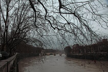 Paura per la piena del Tevere a Roma 7