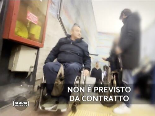 "Non è nel contratto", operatore non aiuta il disabile. Choc in metro a Roma