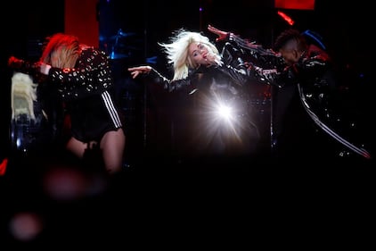Lady Gaga nuda per Naomi Campbell 24