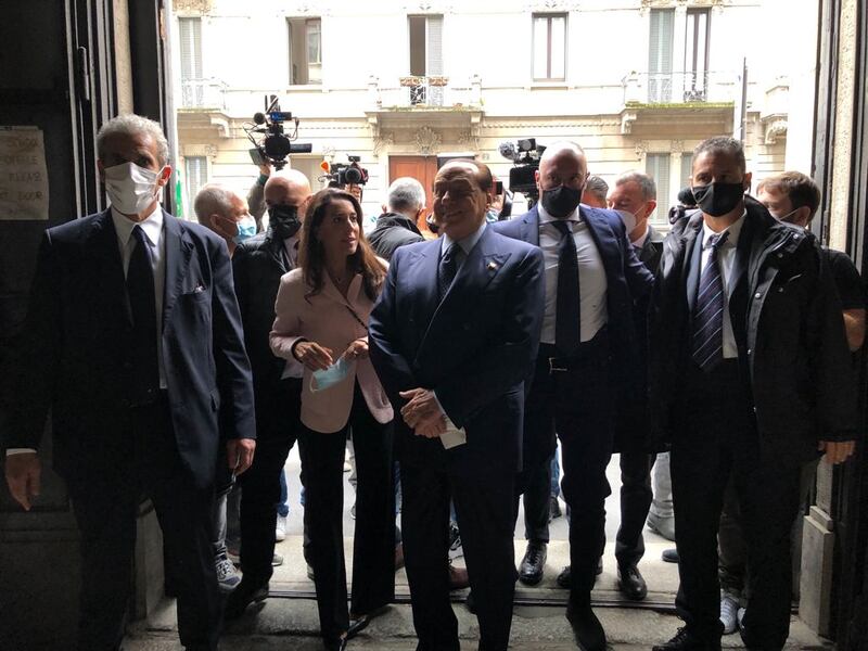 Berlusconi vota a Milano 3