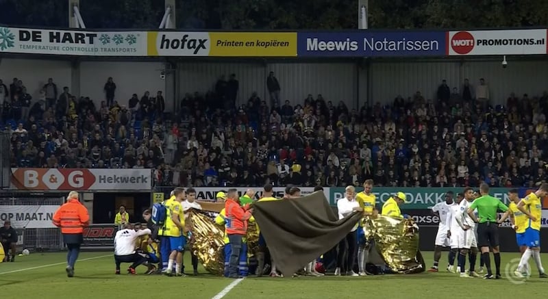 Paura in Eredivisie, il portiere Etienne Vaessen crolla a terra privo di sensi: le immagini 5