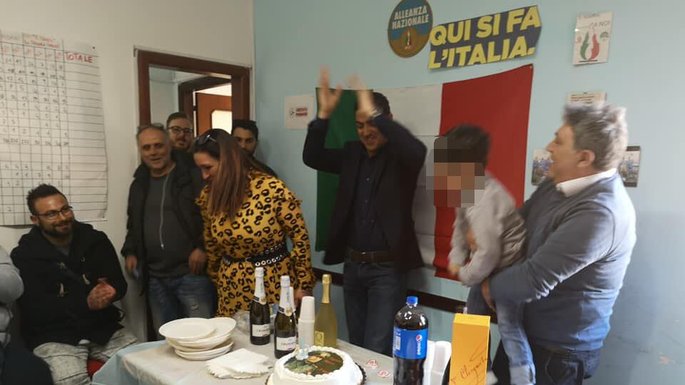 Mussolini sulla torta, bufera sul consigliere comunale a Napoli