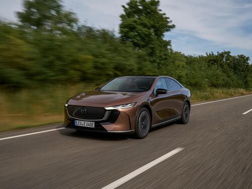 Mazda 6e, la prova su strada della nuova berlina elettrica