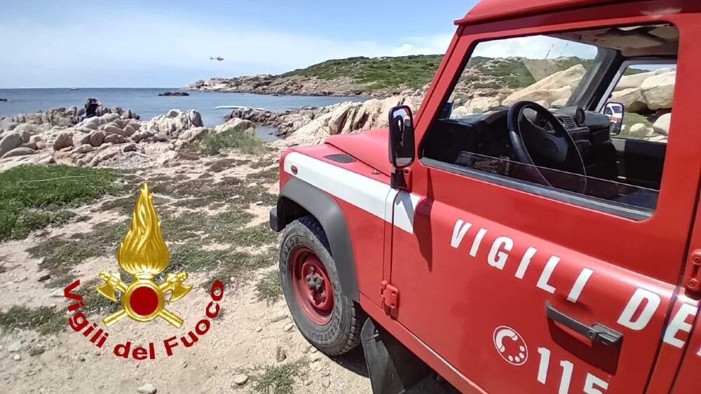 Travolto da un masso in spiaggia a La Maddalena: muore turista lombardo