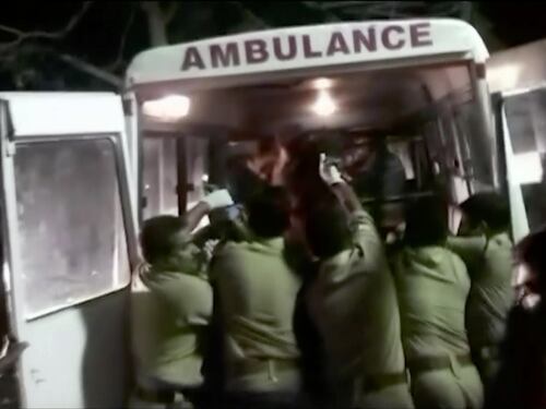 India, bambina di 11 anni si taglia la lingua per darla in dono al dio indù Shiva