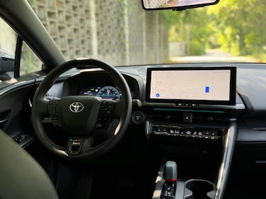 Toyota C-HR 2024: guarda la gallery del nuovo crossover full-hybrid 9