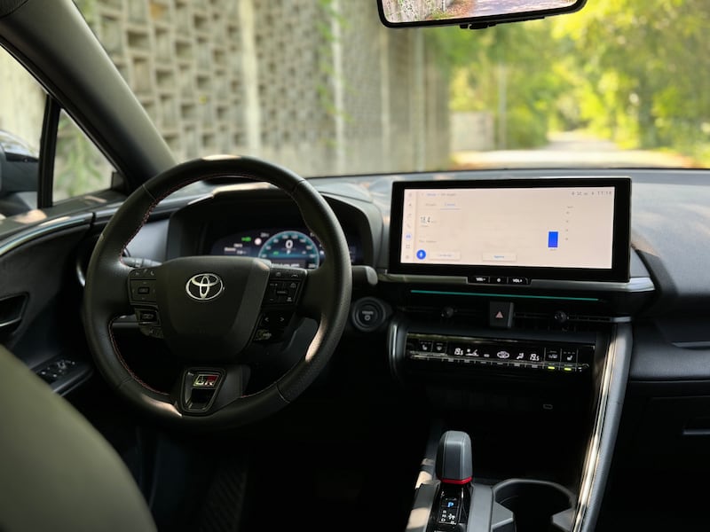 Toyota C-HR 2024: guarda la gallery del nuovo crossover full-hybrid 9
