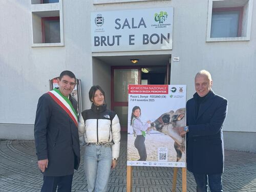 "Allevatrice fotografata con un toro? Sessismo". La surreale polemica della sinistra a Fossano