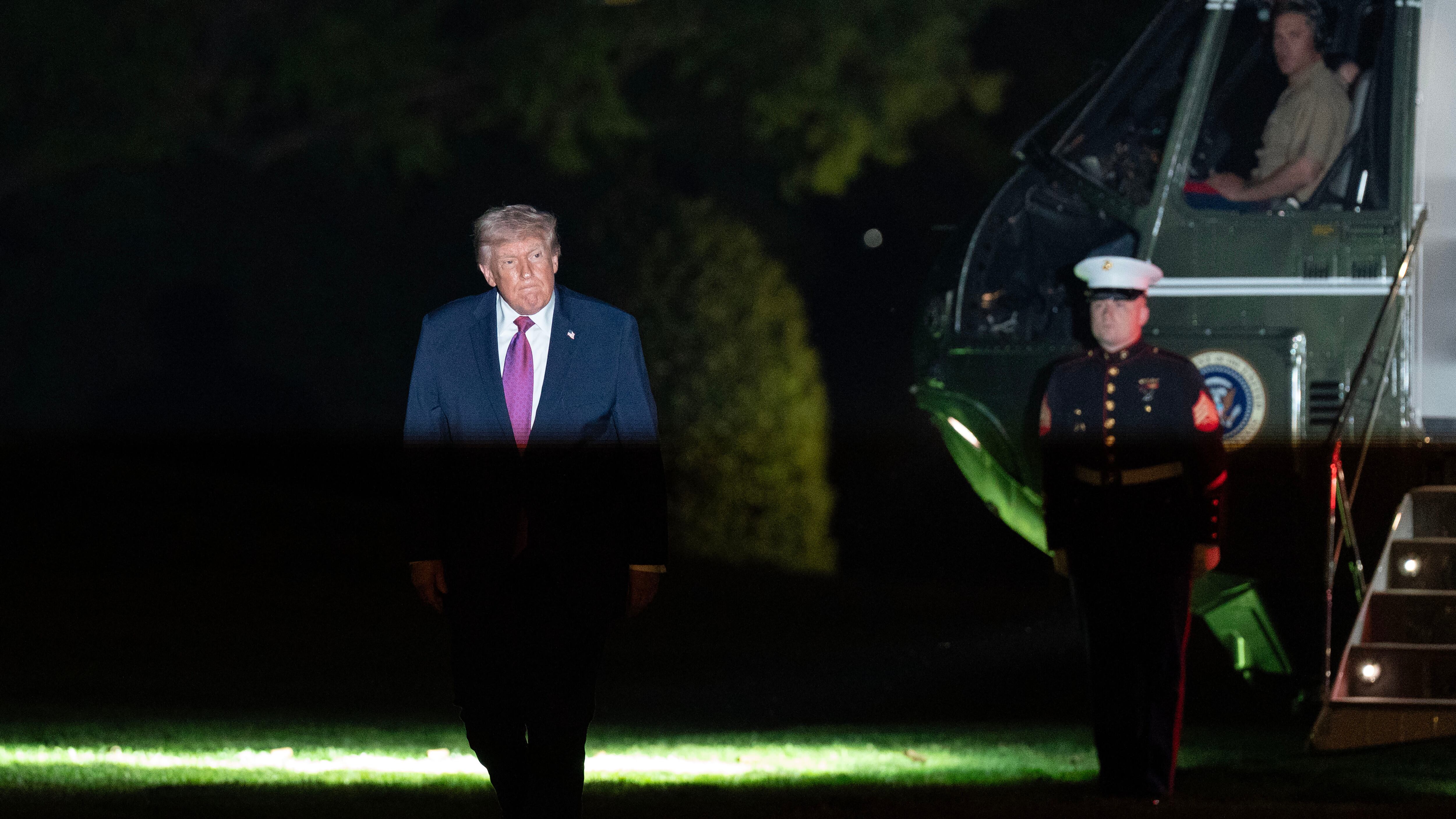 Trump lancia i nuovi negoziati. "Accettino o li distruggeremo"