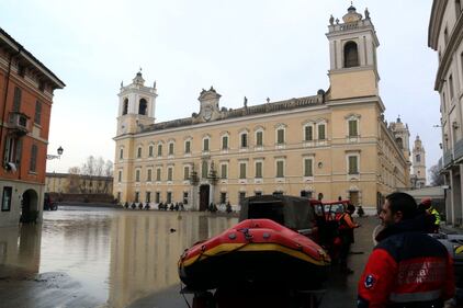 Il torrente Parma esce dagli argini 1