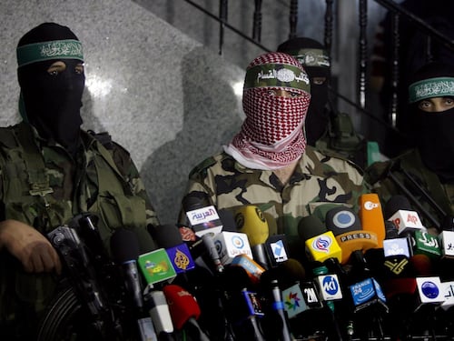 Uomo "senza volto" e propagandista di Hamas: chi era Abu Obeida, ucciso in un attacco delle Idf