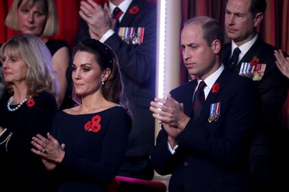 La Regina Elisabetta II, Camilla Parker Bowles e Kate Middleton al Remembrance Day: foto 6