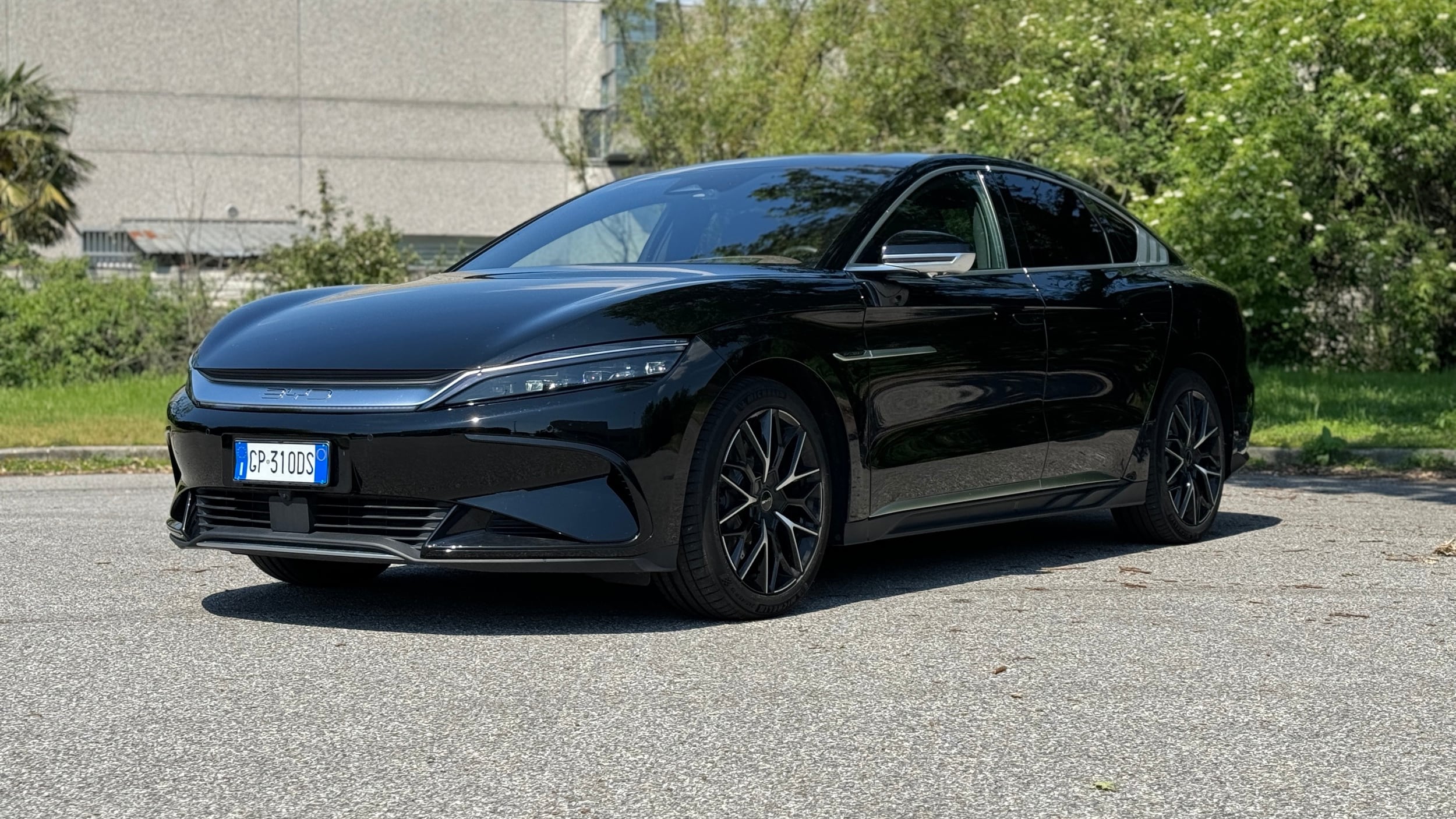 BYD HAN: come va l’ammiraglia elettrica cinese da 70 mila euro e 517 CV