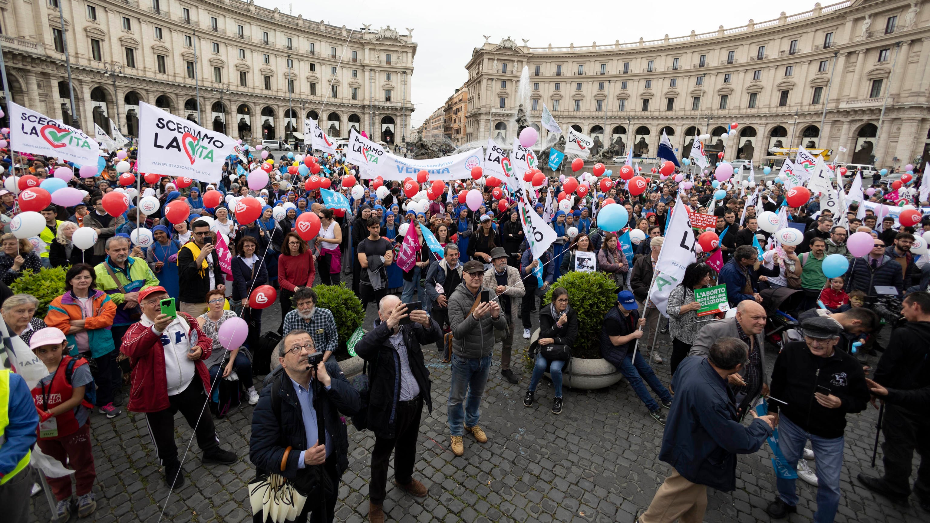 "Sia obbligo ascoltare il battito del bambino". Pro Vita chiede la modifica della legge 194