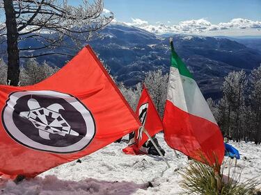 L'intervento di CasaPound sul monte Giano: "Ripristinata la scritta Dvx" 4