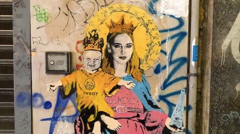 Santa Chiara Ferragni con l'Acqua Benedetta: il murales di Tvboy